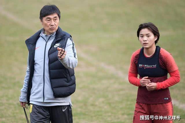 国乒男团艰难晋级，王楚钦表现出色，期待半决赛对决中国台北